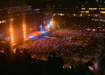 Tiketmaster permite reventa y ocasiona caos en concierto de Bad Bunny