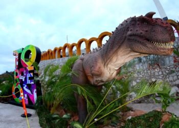 'Los Dinos' estarán hasta el 31 de diciembre en el Puerto Noas. Foto: Cortesía.