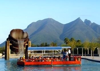 Obtiene Nuevo León el premio de Turismo Científico en feria internacional