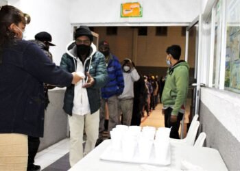 Brindan refugio temporal en albergues municipales a 72 personas