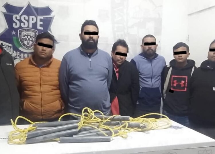 Detiene SSPE a 7 presuntos «polleros» con 20 migrantes en 5 vehículos