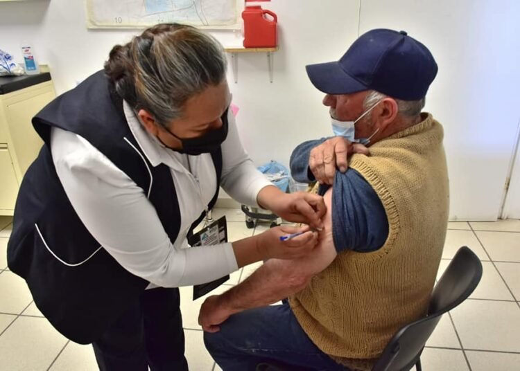 Arranca vacunación de refuerzo contra Covid-19 en Durango.