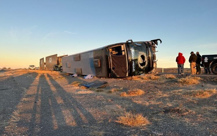 Volcadura autopista Torreón - Monterrey dejó 4 muertos. Foto: Twitter.