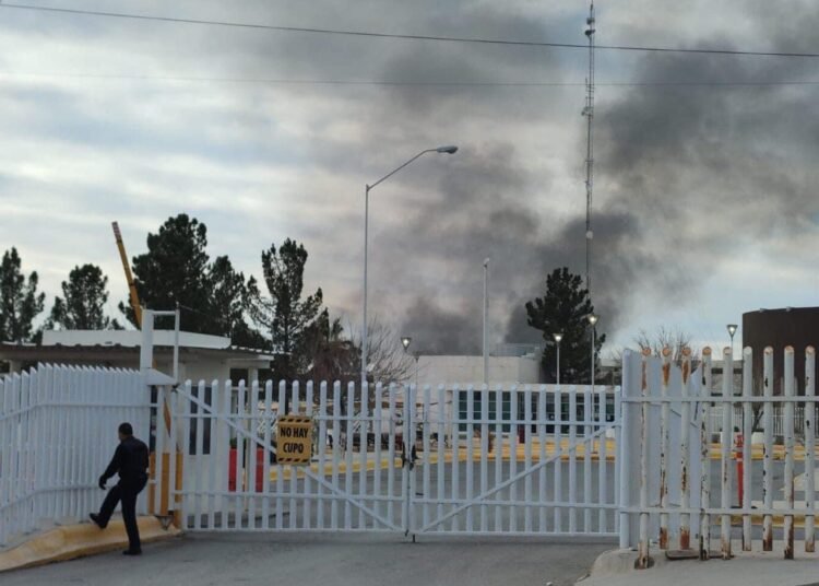 Motín, balacera y fuga de reos en el Cereso de Ciudad Juárez. Foto: Twitter.