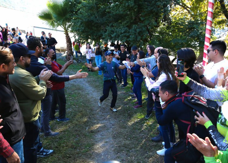 Busca montañista regio Récord Guinness al subir al Cerro de la Silla los 365 días del 2022