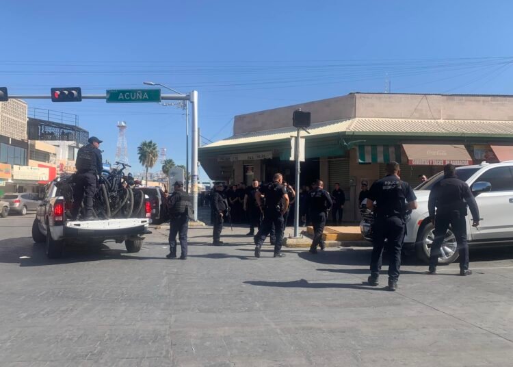 Los dos policías se encuentran fuera de peligro. Foto: Especial.