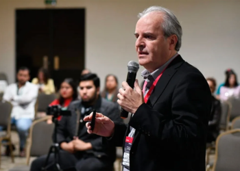 Carlos Echeverri en la Masterclass de Mazatlán. Foto: Cortesía Debate.com.mx
