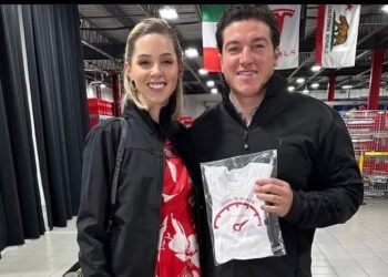 Samuel García le regala un Tesla a Mariana Rodríguez