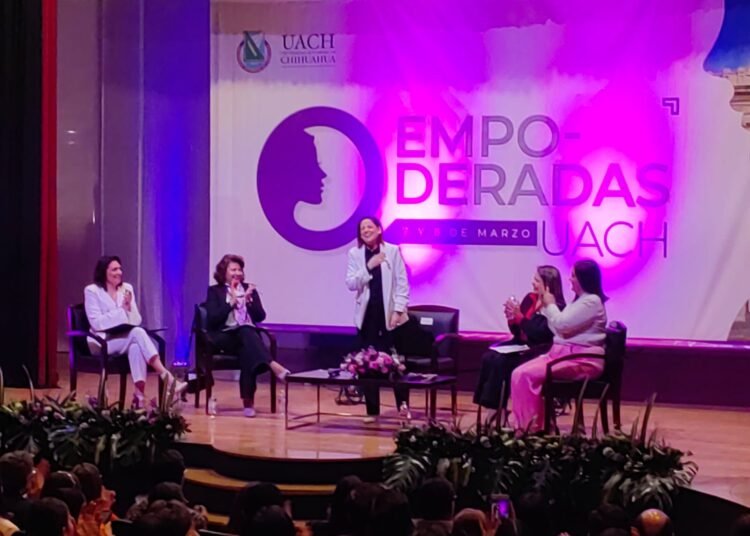 Panel: Universitarias Destacadas