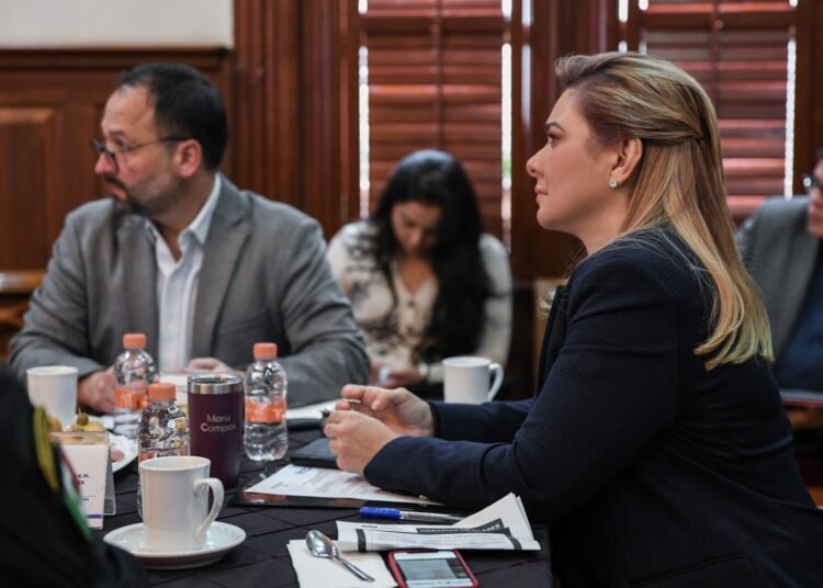 Encabezada por Maru Campos, se lleva a cabo la Reunión de la Mesa de Coordinación Estatal Chihuahua para la Construcción de la Paz en el Palacio de Gobierno