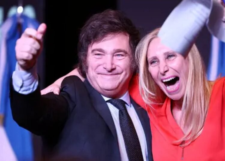 Javier Milei  nuevo presidente de Argentina, prometiendo el fin de la decadencia