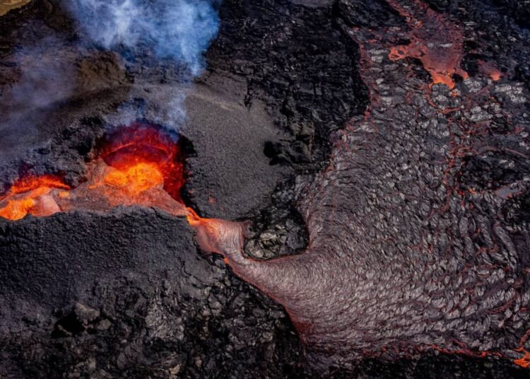 Intensa Actividad Sísmica y Riesgo de Erupción Volcánica en Islandia: Estado de Emergencia Activado