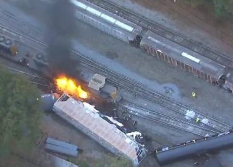 Incidente en Atlanta: Descarrilamiento de tren con carga de combustible diesel