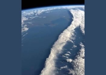 Fascinante vista desde el espacio: Astronauta Karen Nyberg captura imagen de frente frío