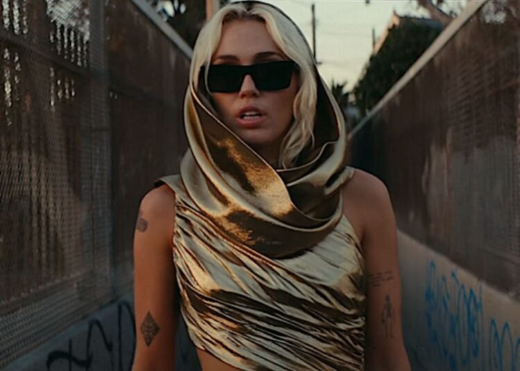 Miley Cyrus arrasa como la reina del streaming: «Flowers» se convierte en la canción femenina más reproducida del año en Apple Music a nivel mundial