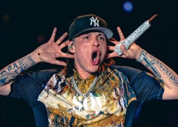 (VÍDEO) Éxito Rotundo de Peso Pluma en Monterrey Frente a una Multitud de 30 Mil Personas