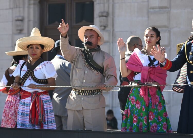 Maru Campos desfile conmemorativo del CXIII Aniversario del Inicio de la Revolución Mexicana