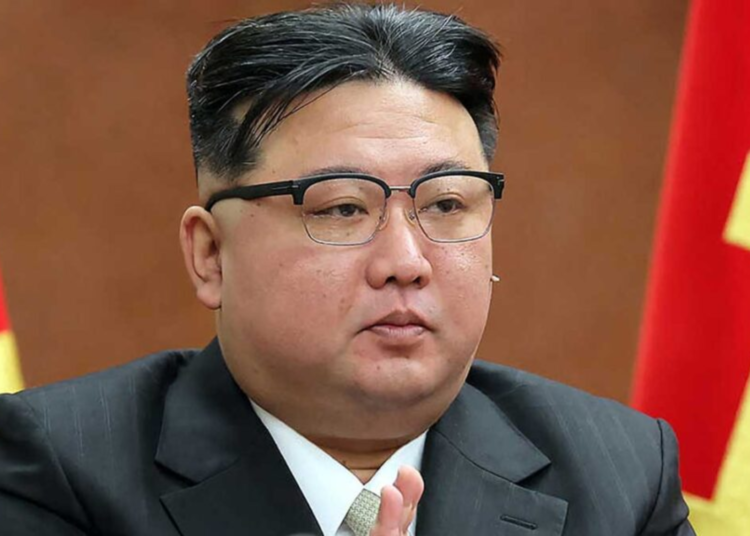 Kim Jong-un intensifica la preparación militar de Corea del Norte, aumentando la tensión con Occidente