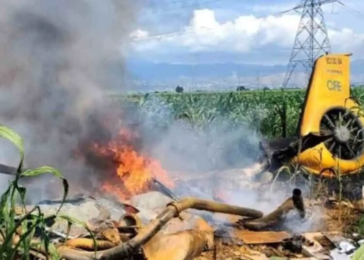 (VÍDEO) Incidente aéreo en Morelos: Helicóptero de la CFE cae en Ex Hacienda El Hospital
