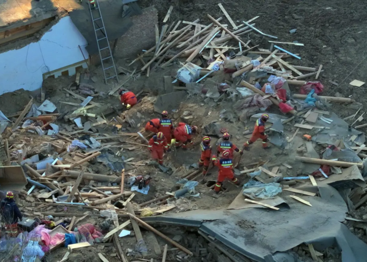 Tragedia en el Noroeste de China: 127 Muertos y más de 700 Heridos por Fuerte Terremoto