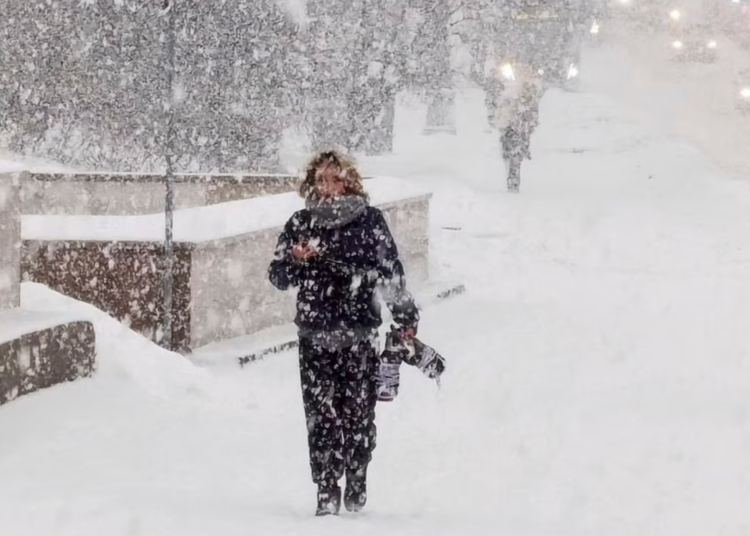 (VÍDEO)Moscú experimenta la mayor nevada en 150 años y enfrenta temperaturas extremas