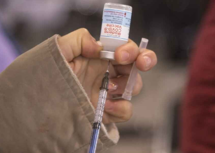 Cofepris concede el registro sanitario a las vacunas de Pfizer y Moderna contra el COVID-19