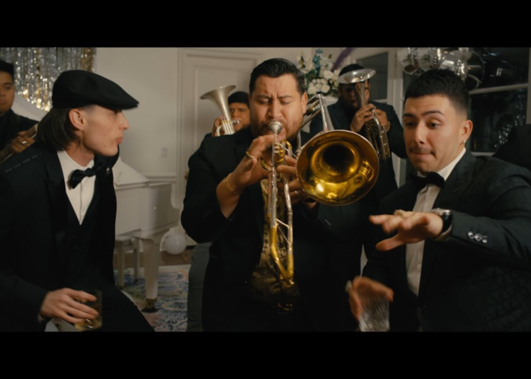 «Ella Baila Sola» se corona como la Mejor Canción del 2023 según Rolling Stone