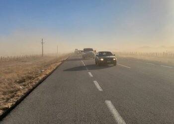 Cierran carreteras debido a tolvaneras y fuertes vientos al norte de la entidad: CEPC