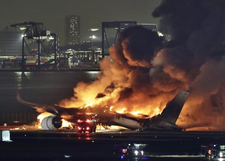 Trágica Colisión de Aviones en el Aeropuerto Haneda de Tokio, Japón