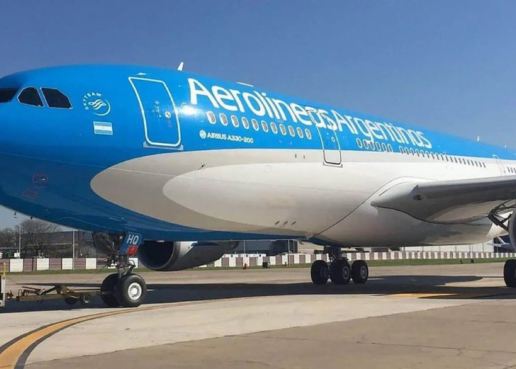 Aerolíneas Argentinas Cancela Vuelos a Cuba por Pérdidas Económicas