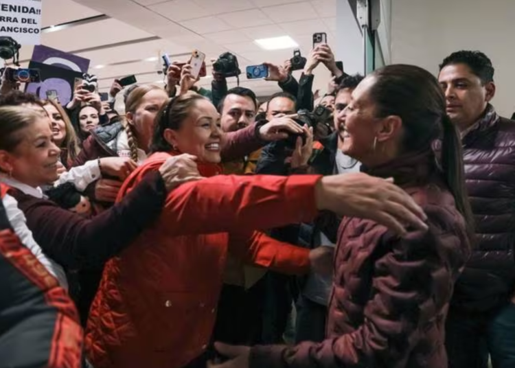 Cierre de Precampaña de Claudia Sheinbaum en el Monumento a la Revolución: Multitudinario Apoyo y Colorido Acto