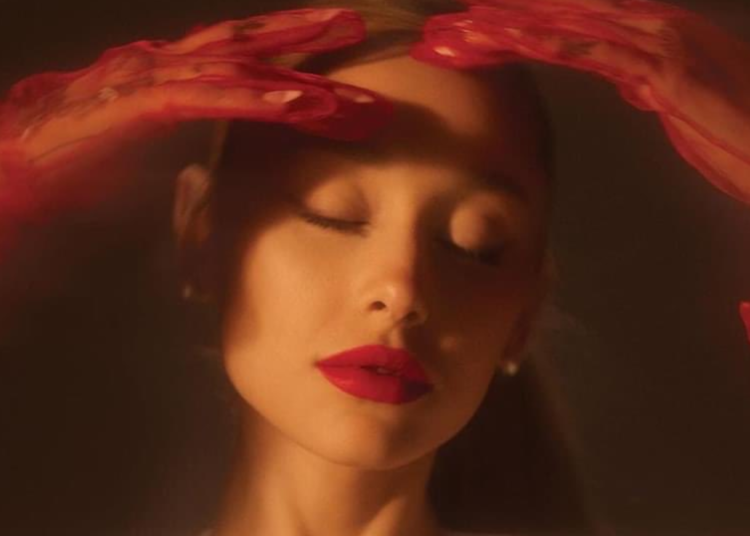 Ariana Grande ilumina el panorama musical con el anuncio de su séptimo álbum, «eternal sunshine»