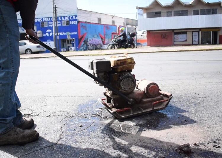 Cuadrillas del Municipio atienden 236 baches en intensa jornada de bacheo