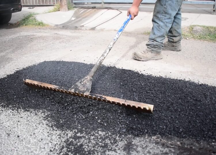 Tapan cuadrillas 158 baches en cuatro colonias este lunes 19 de febrero en Chihuahua