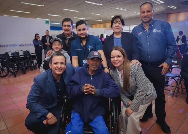 Entregan más de 400 sillas de ruedas para familias chihuahuenses