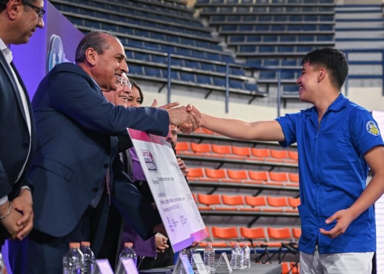 Arranca Estado en Ciudad Juárez entrega de becas para estudiantes