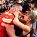 Travis Kelce Celebra Doble Victoria: Triunfo en los GRAMMYs y el Super Bowl