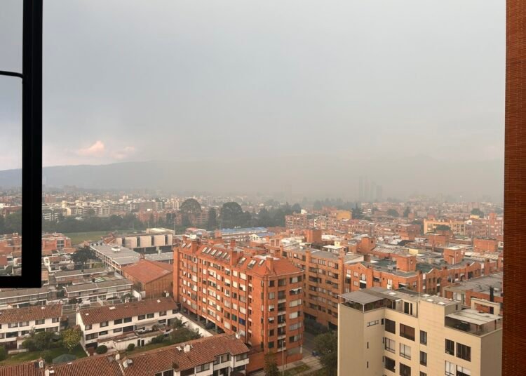 Incendios en Bogotá Generan Emergencia Ambiental y Afectan Suministro Eléctrico