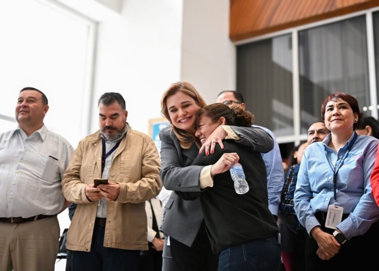 Reconocen trayectoria del personal de la Secretaría de Hacienda