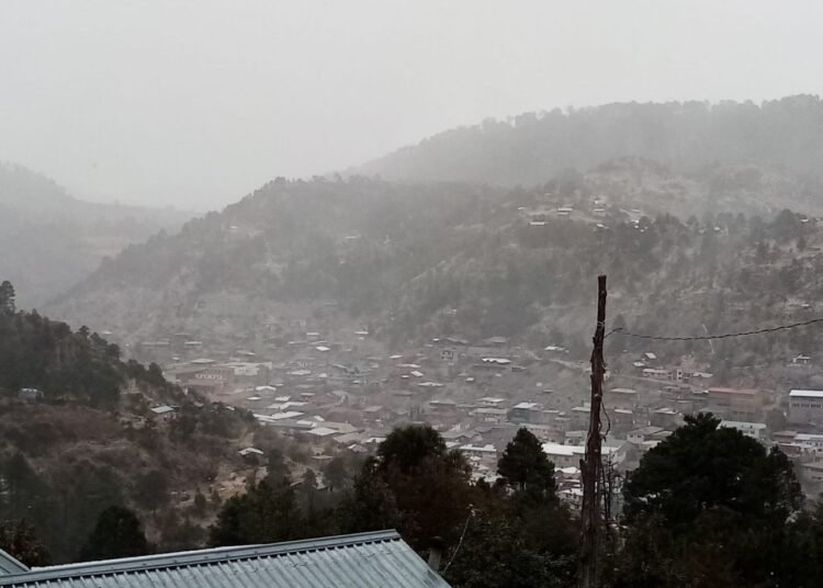 Reabren a la circulación tramos carreteros cerrados por tormenta invernal
