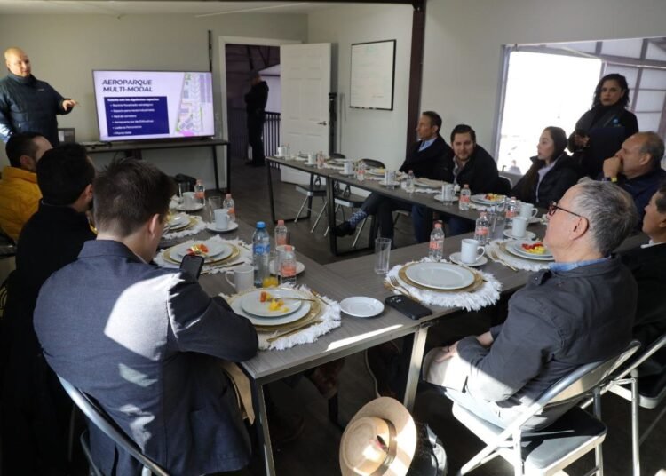 Acuden Alcalde y Funcionario de CONAGUA al Aeroparque Multimodal