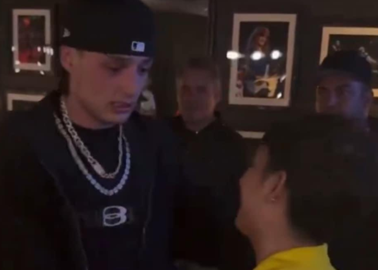 Peso Pluma premia a su fan más leal con boletos de por vida