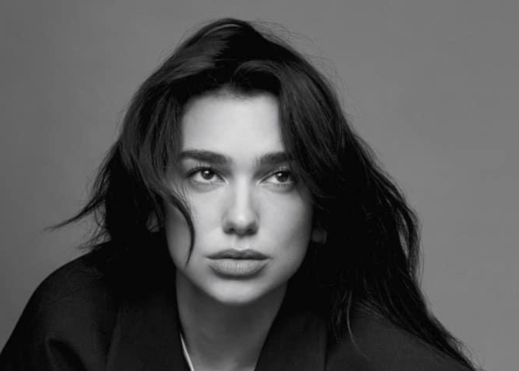 Dua Lipa Revela sus Metas Lingüísticas en una Entrevista Exclusiva para Rolling Stone