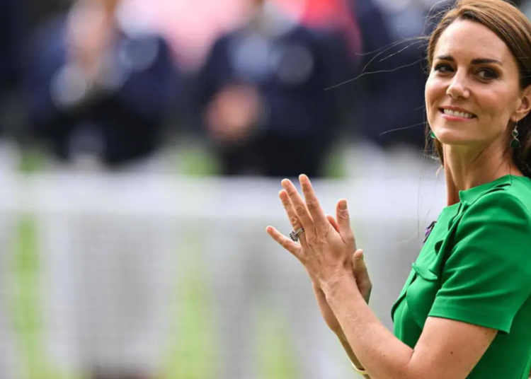 Escándalo de Retoque Digital: Princesa Kate Afectada por Otra Controversia Fotográfica con la Reina Isabel II