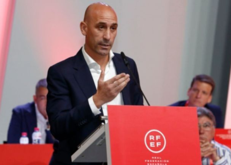 Fiscalía pide pena de prisión para expresidente de la Federación Española de Fútbol