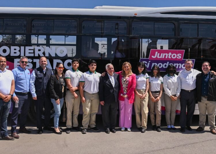 Arranca la Gobernadora la entrega de Tarjetas Juárez Bus en Ciudad Juárez