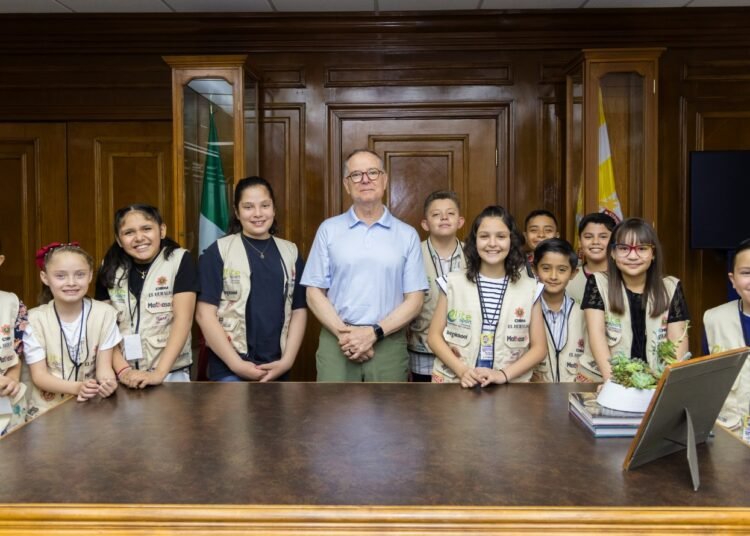 Conviven reporteros infantiles del Heraldo de Chihuahua con el Alcalde