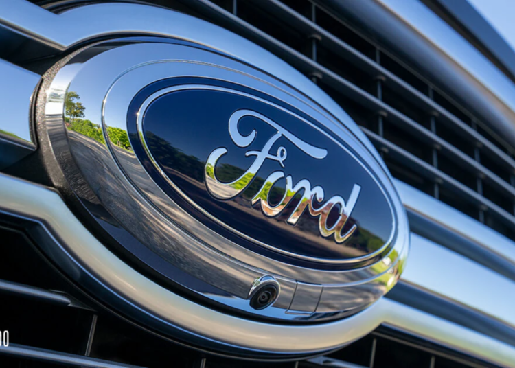 Ford llama a revisión a casi medio millón de vehículos por falla en el control de carga de la batería