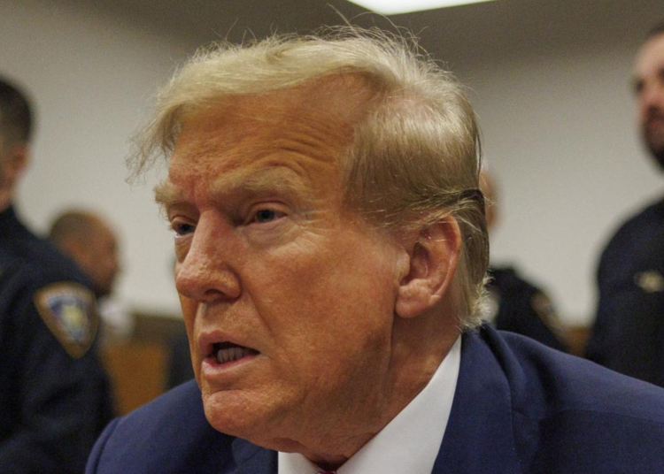 Concluye la selección del jurado en el juicio a Trump