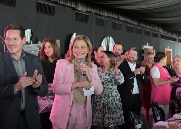 Celebración del Día de las Madres: La Gobernadora honra a más de 2 mil trabajadoras estatales